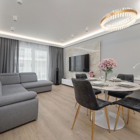 Elegant Apartment With Balcony By The Oder River In Wroclaw By Renters Prestige Exterior foto
